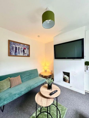 Cosy 3 bed home, near Bham City Centre, Sleeps 8